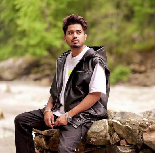 5 Punjabi Singers Who Hold a Degree In Engineering 3 Romaana